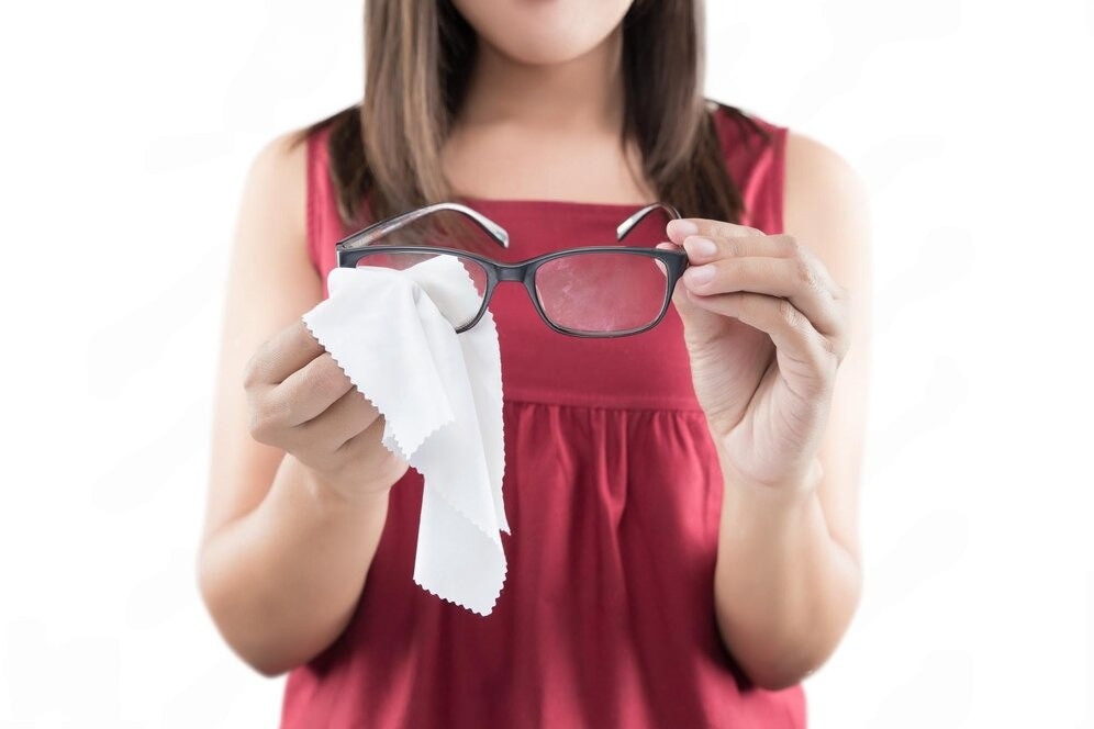 Çizilen Gözlük Camı Nasıl Düzelir?