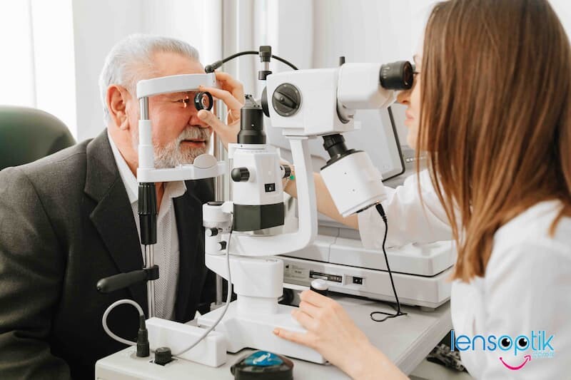 Presbiyopi (Yaşa Bağlı Yakını Görememe) Nedir?