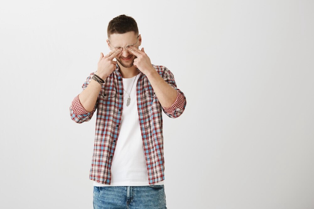 Göz Yorgunluğu Nedir? Belirtileri Nelerdir?